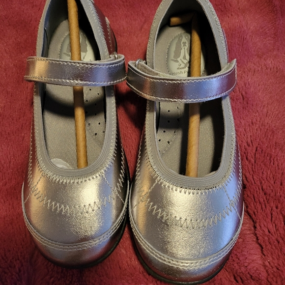 New Hush Puppies Shoes - Picture 3 of 3